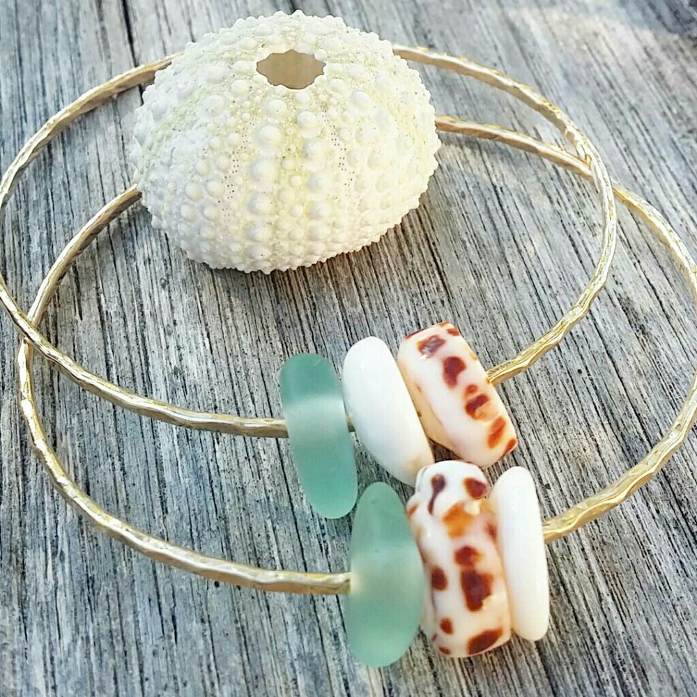 14kt GF tiger puka shell / Seaglass bangle